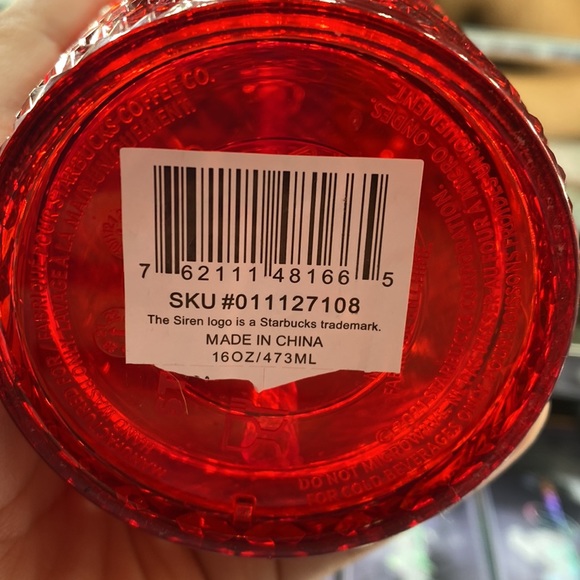 New Starbucks grande cup red - Picture 3 of 3